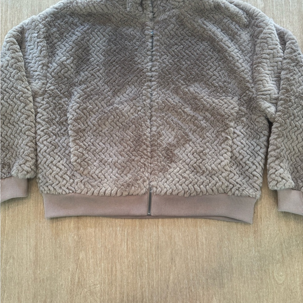 Abercrombie NWT super soft fuzzy coat Size Small - Picture 4 of 6